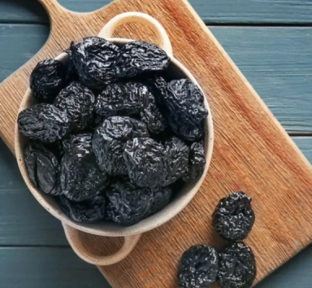 Dried black plums 100 g